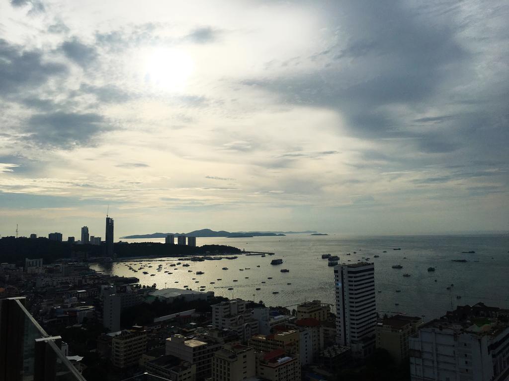 Llx Apartments At The Base Condo Pattaya Dış mekan fotoğraf